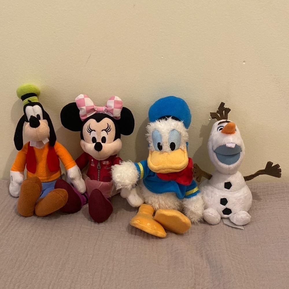 DISNEY PLUSH TOYS . Set 4 pcs GOOFY , MINNIE MOUSE , OLAF FROZEN , DONALD DUCK
